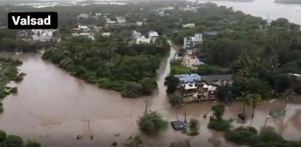 Valsad Rain hum dekhenge 01