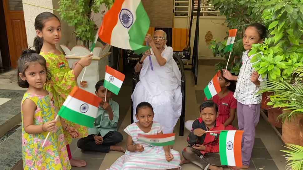 PM Modi Mother in Tiranga Yatra 01