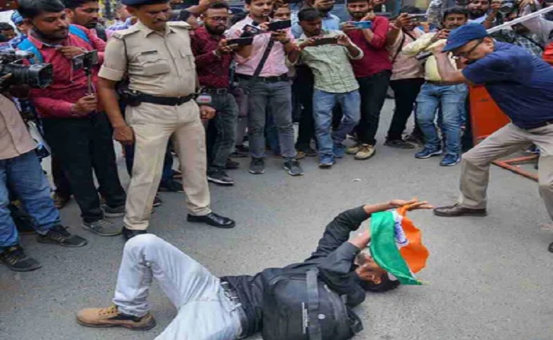 Police lathi-charge student