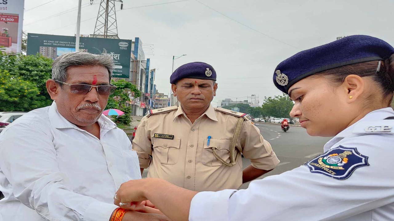 RAKSHABANDHAN TRAFFIC POLICE 2