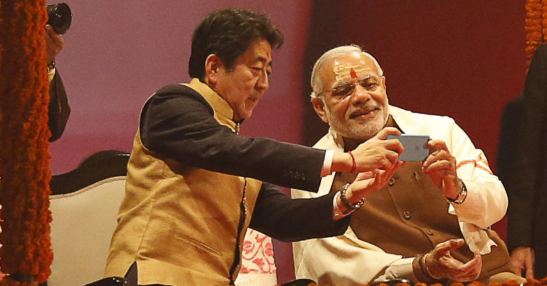 abe-modi-selfie