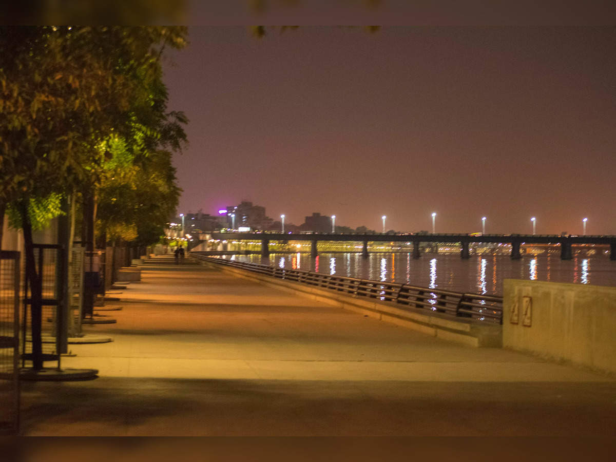 Riverfront Walkway