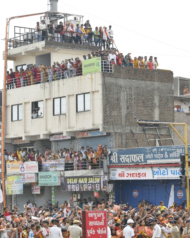 PM Modi Road Show in Surat 03