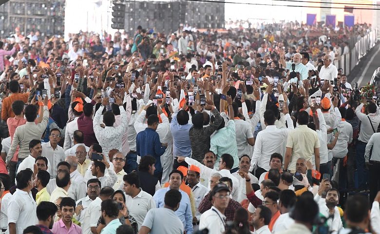 PM Modi Road Show in Surat 06