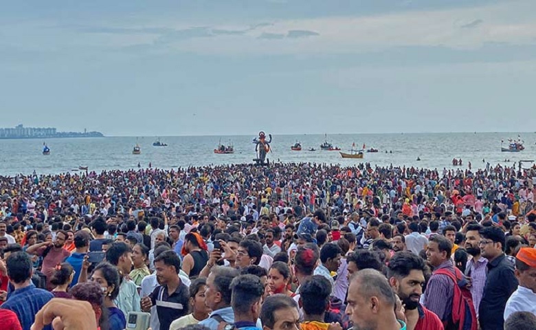 immersion of Ganesh idols in Maharashtra