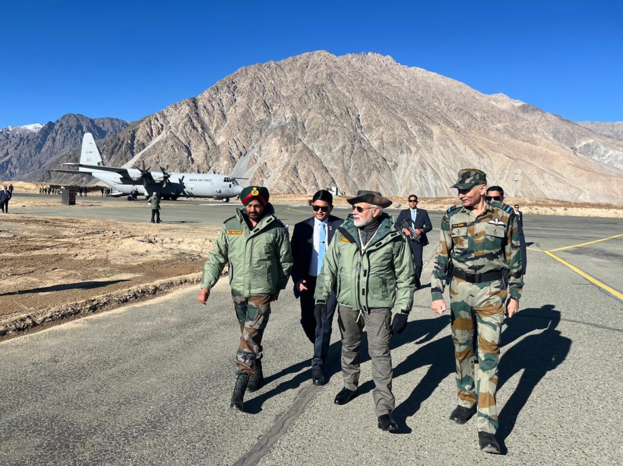 PM Modi, PM Modi with jawans