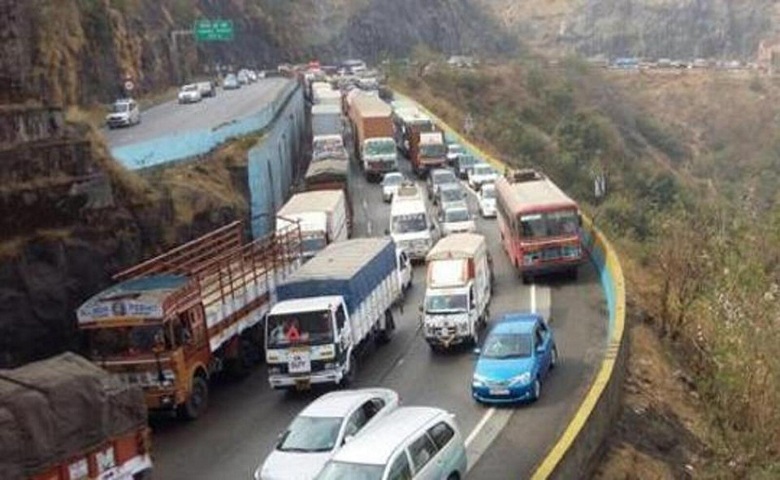 Traffic On Highway Hum Dekhenge