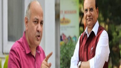 Vinay Saxena And Manish Sisodia Hum Dekhenge