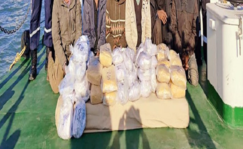 Indian Navy seizes drugs