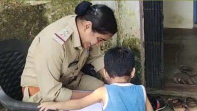 3 year old child reaches police station