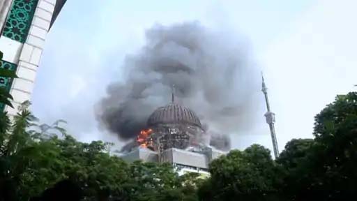 terrible fire broke out in a mosque in Indonesia 3