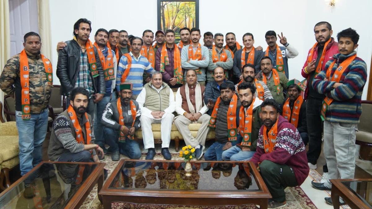 26_congress_leaders_join_bjp_himachal