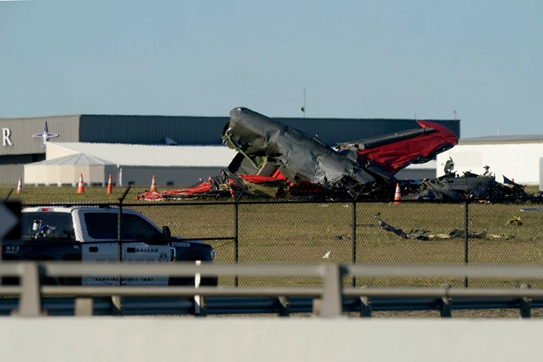 Two Planes Collide in dallas