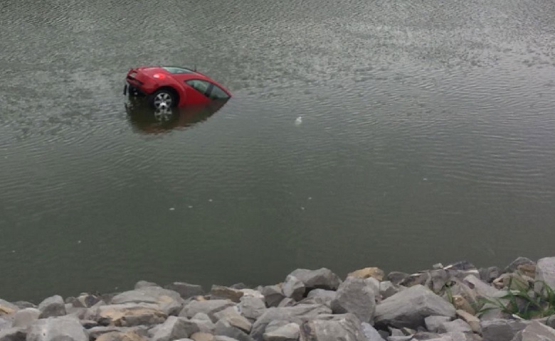 Car In River File Photo Hum Dekhenege