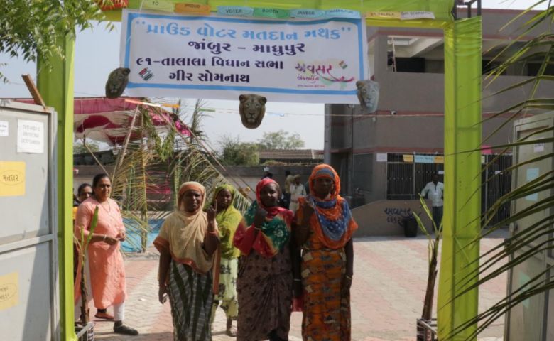 'વસુધૈવ કુટુમ્બકમ' મતદાન મથક ખાતે સીદી સમુદાયના મતદારો પરંપરાગત વેશભૂષામાં દેખાયા hum dekhenge news