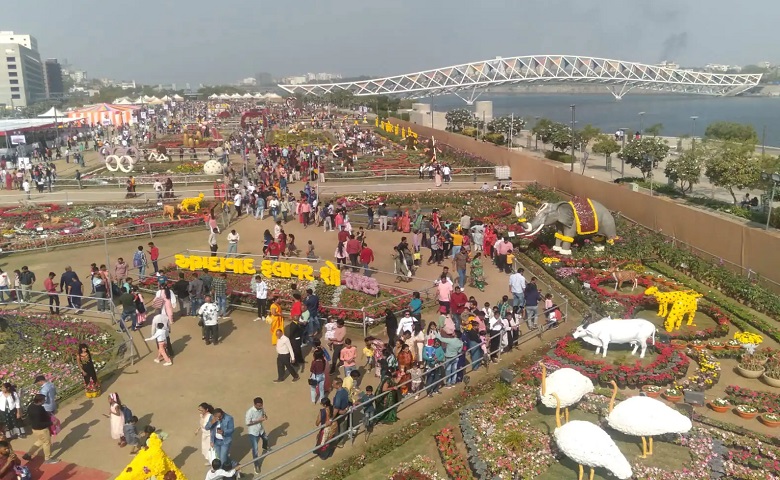 Ahemdabad Flower Show crowd Hum Dekhenge News 01