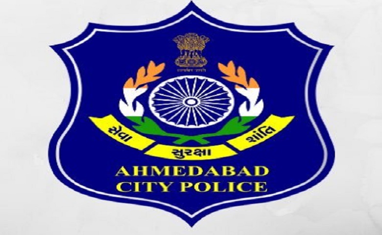 Ahmedbad Police on BRTS Hum Dekhenge News