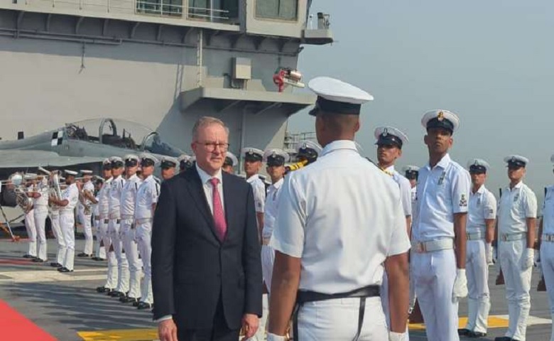 Australian PM receives guard of honour