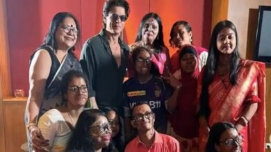 SRK with acid attack survivors