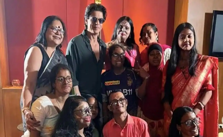 SRK with acid attack survivors