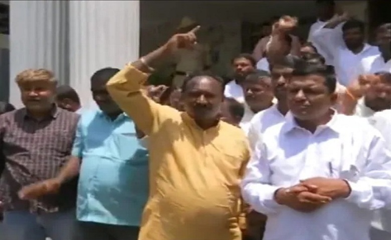 Congress leader supporters protest