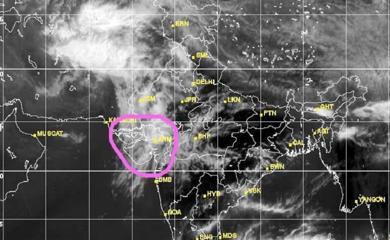 gujarat_cyclone-hdnews