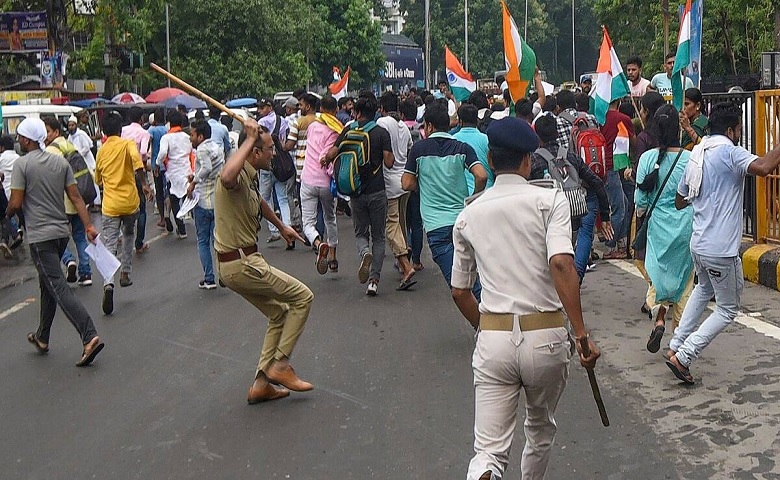 Patna Lathicharge