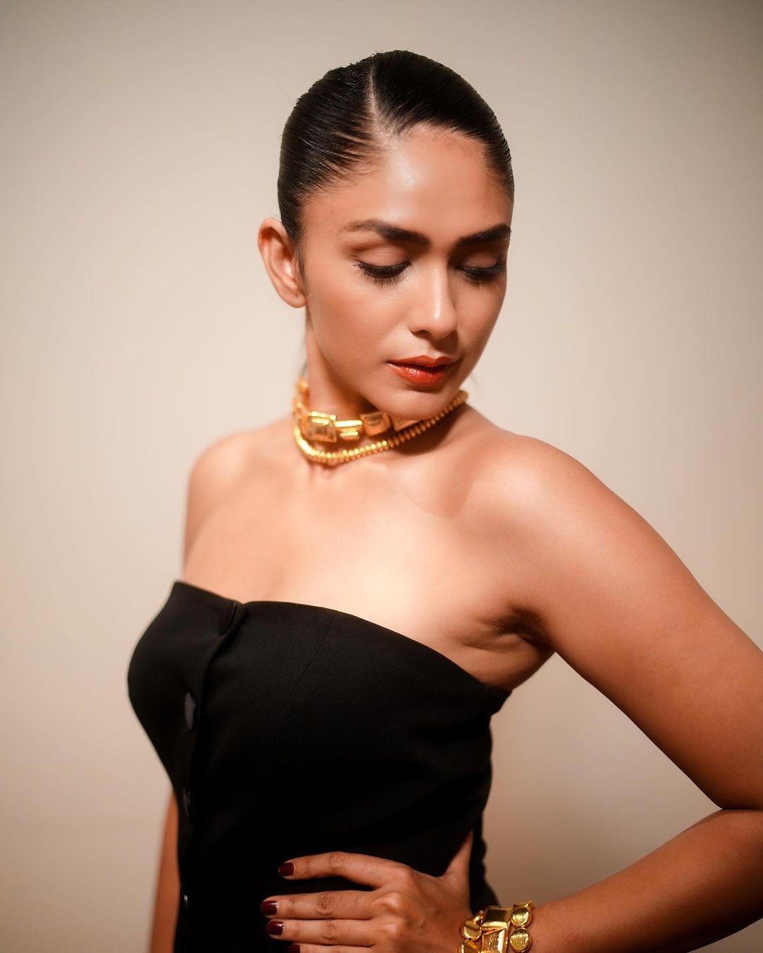 Mrunal Thakur (5)