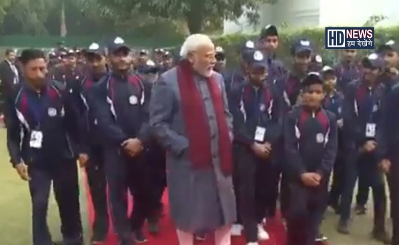 PM Modi meets kashmiri students-HDNEWS